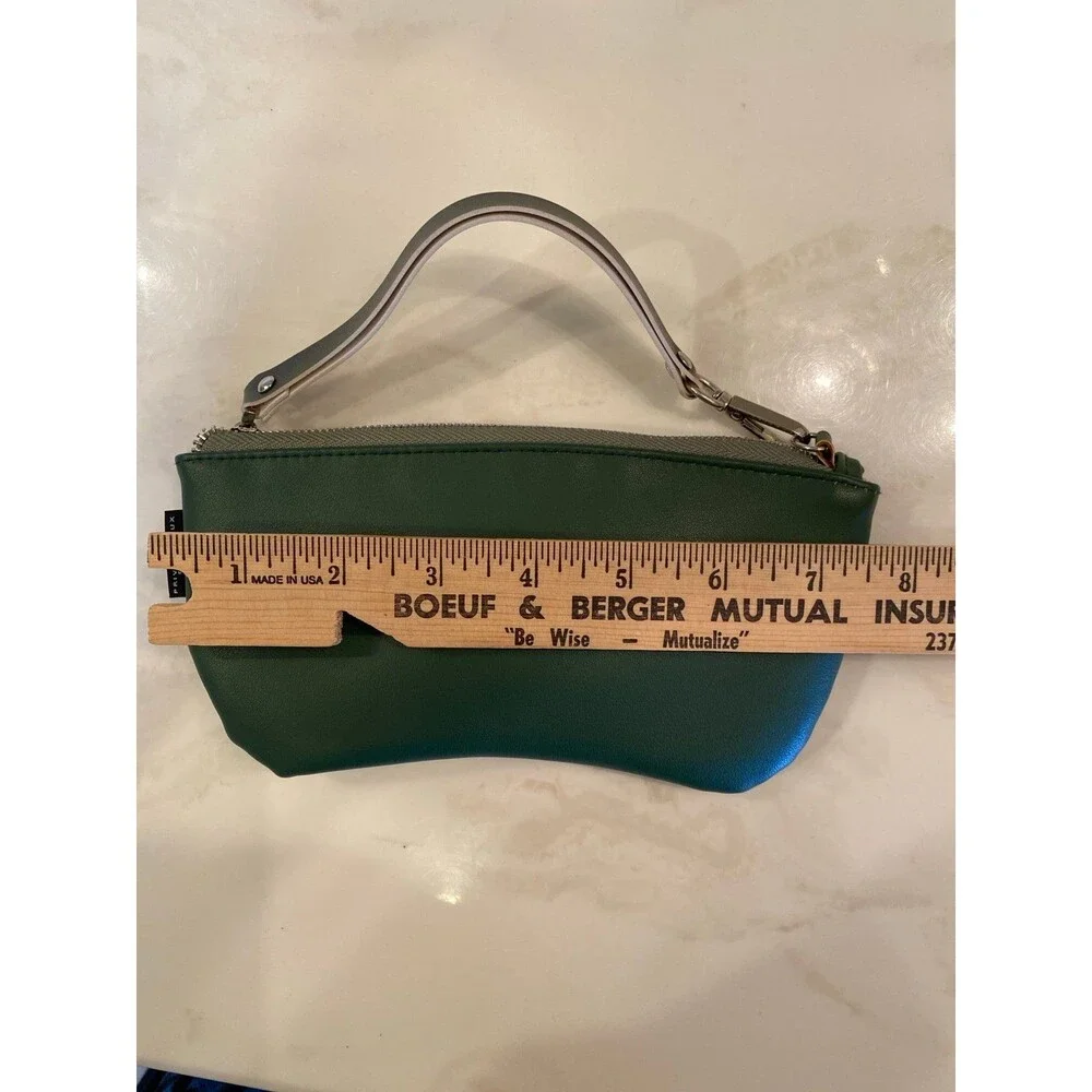 Prive Revaux Eyeglass Case Zipper Closure with‎ Strap Green  Sunglasses Readers